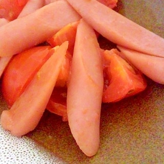 魚肉ソーセージとミニトマトの炒め物